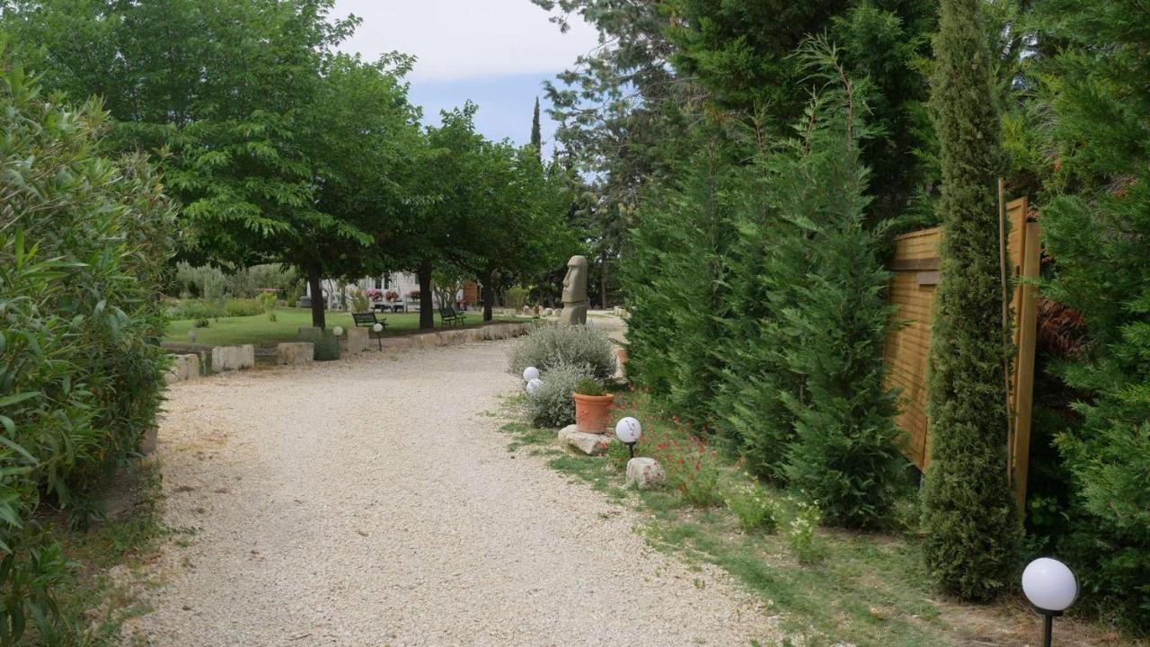 Mas Maurane - Le Bougainvillier Aux Portes D'Arles Apartment ตาฮาสคอง ภายนอก รูปภาพ